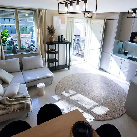 Dwupoziomowe Na Starym Miescie Two-story Old Town Retreat