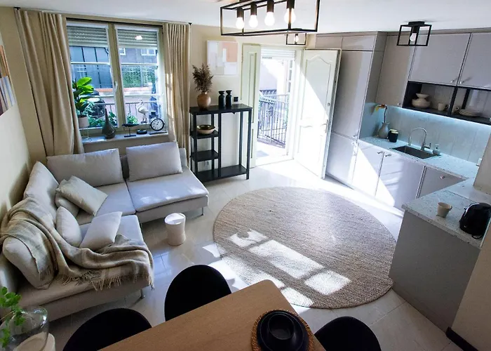 Dwupoziomowe Na Starym Miescie Two-story Old Town Retreat